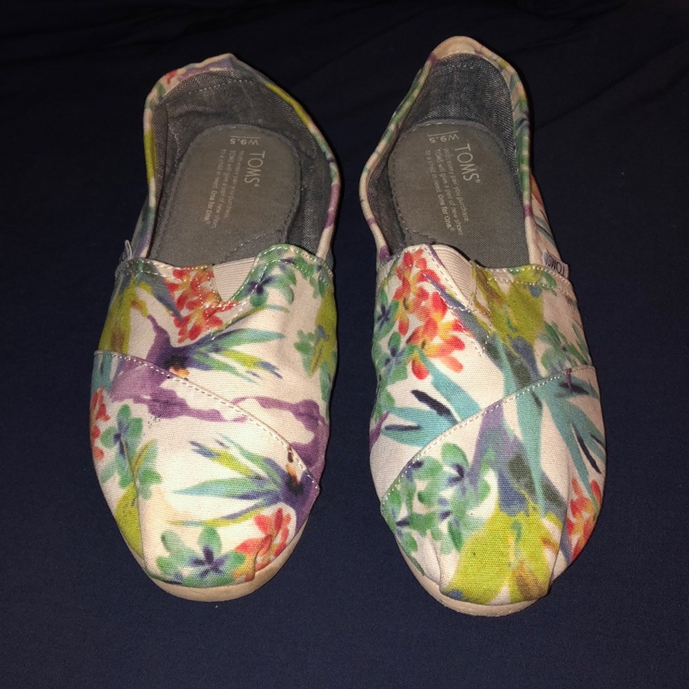 TOMS Floral slip ons